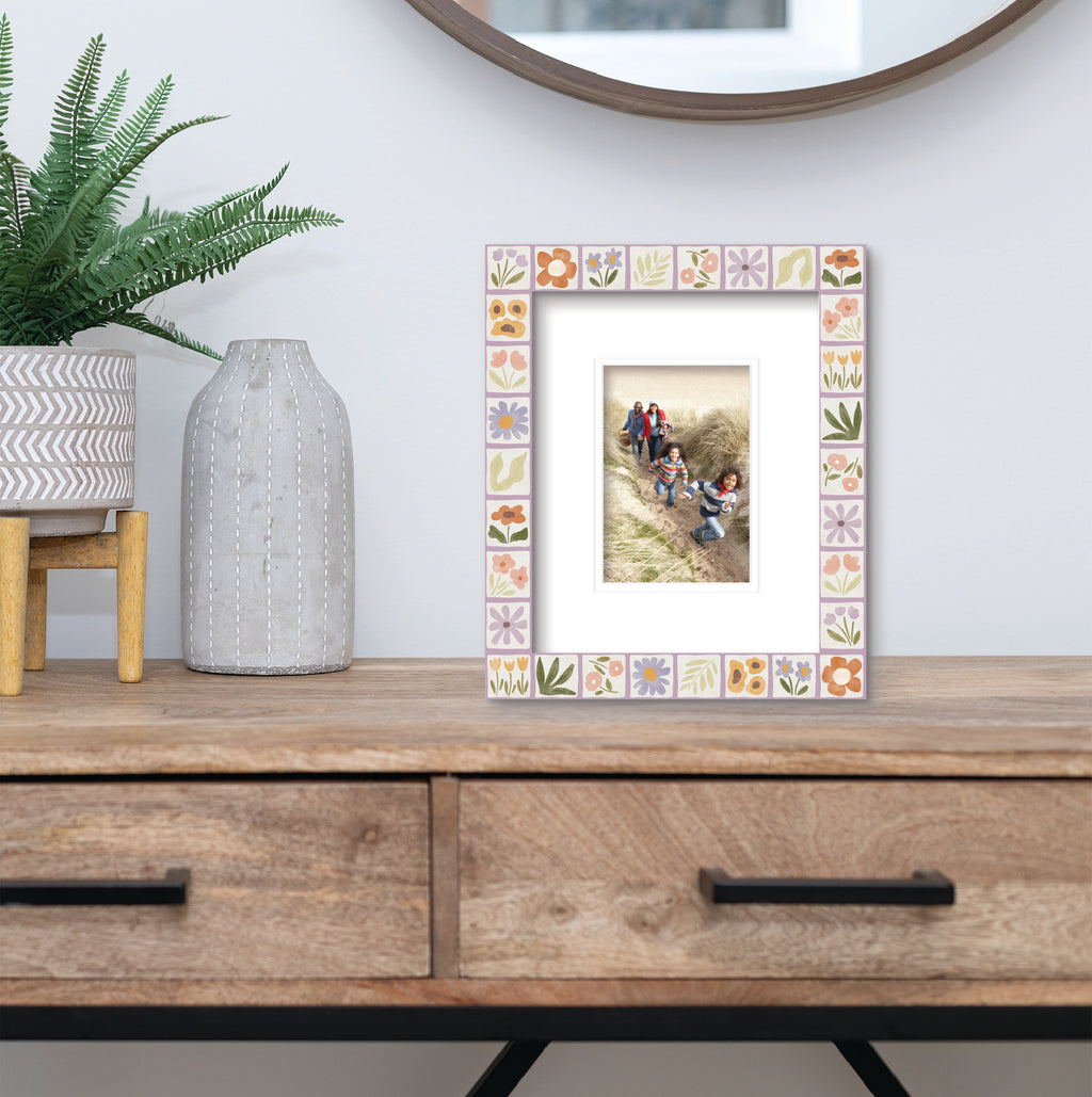 ColorBloom Moments™ - Wildflower - 8"x10" 1-4"x6" Opening Easel Back/Wall Frame