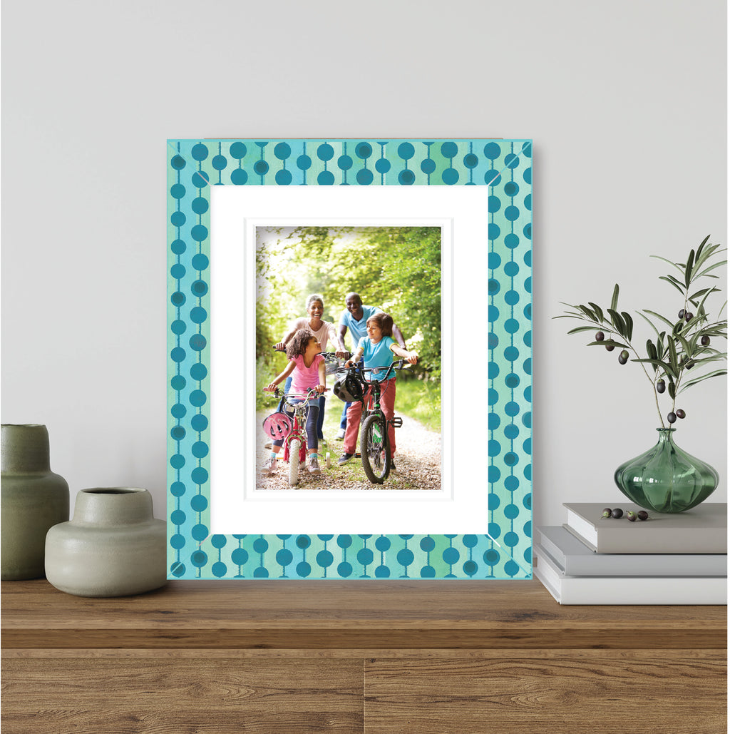 ColorBloom Moments™ - Dads Lounge - 8"x10" 1-5"x7" Opening Easel Back/Wall Frame