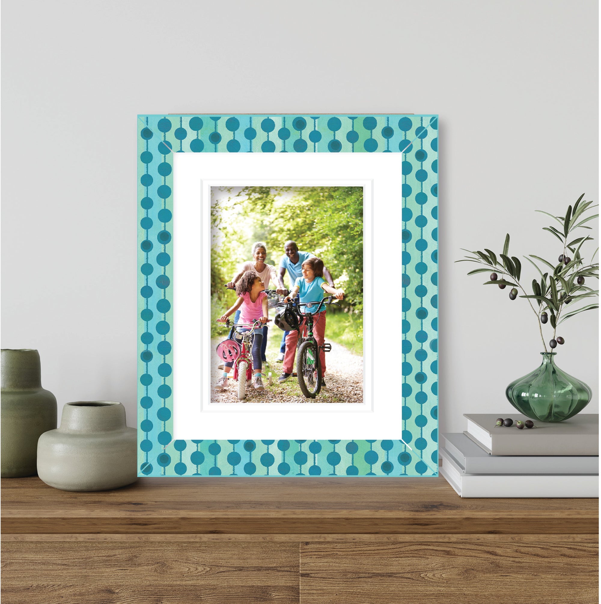 ColorBloom Moments™ - Dads Lounge - 8"x10" 1-5"x7" Opening Easel Back/Wall Frame