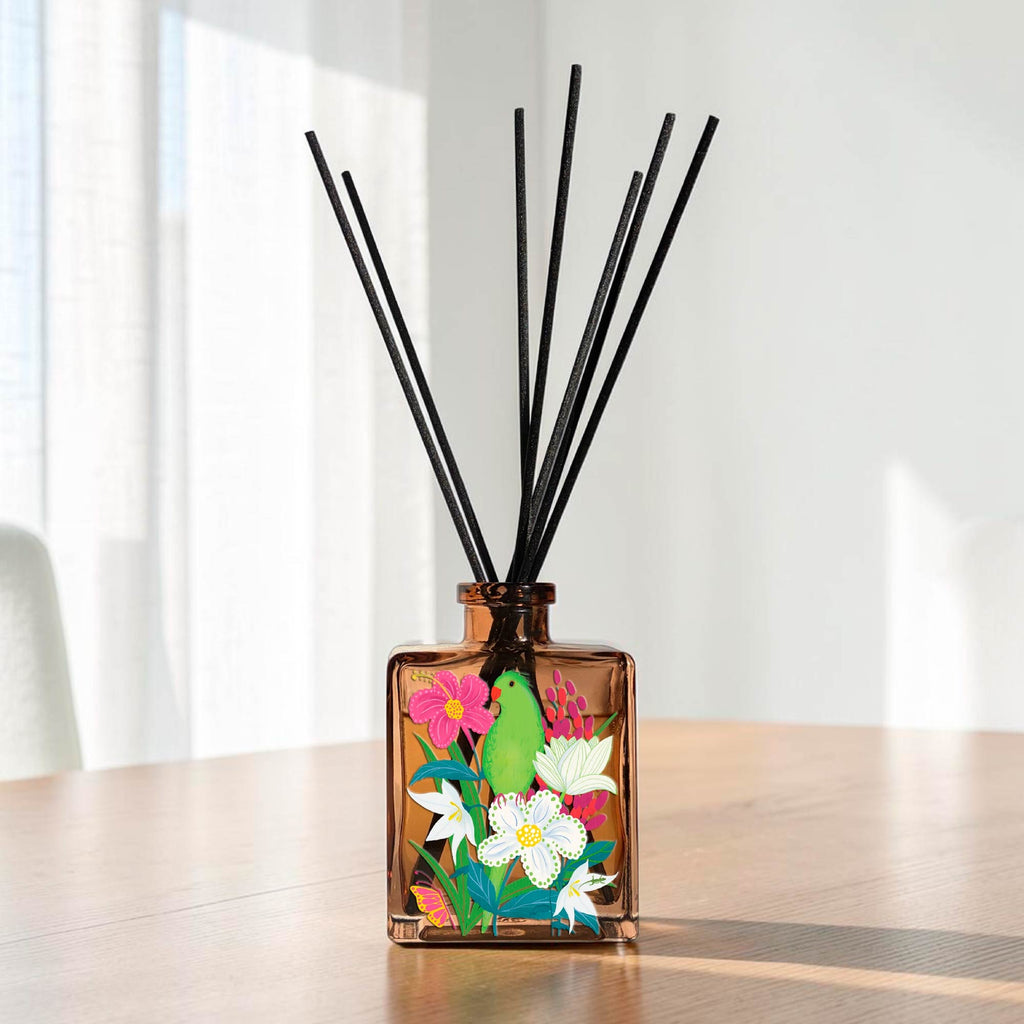 Hawaii - Coconut and Hibiscus 5oz Oil Reed Diffuser Set - Michelle Ingari Parrot Paradise Collection
