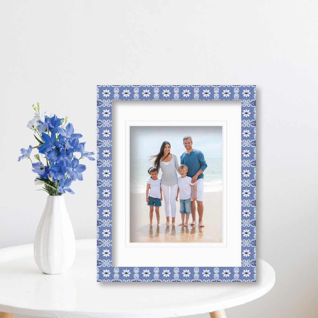 ColorBloom Moments™ - Blue Dream - 11"x14" 1-8"x10" Opening Easel Back/Wall Frame
